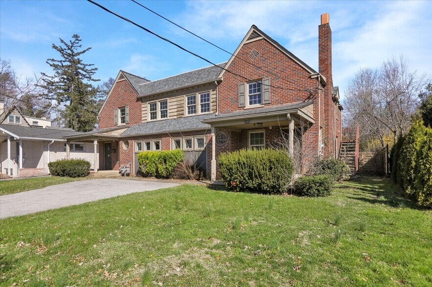 More Photos Of 1057 Columbia Ave, Lancaster Office For Sale