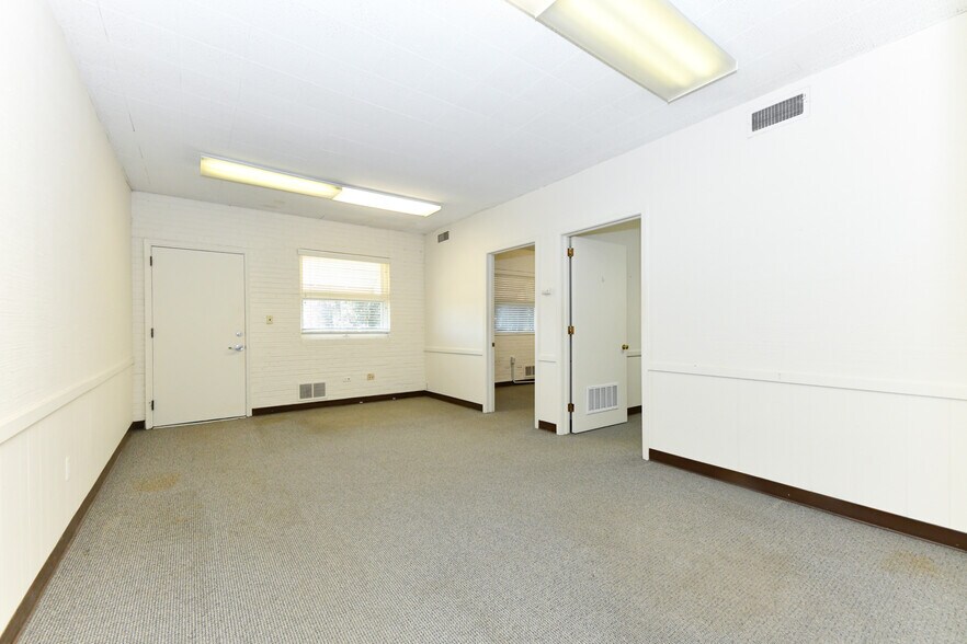 More Photos Of 1834 Banking St, Greensboro Office For Lease