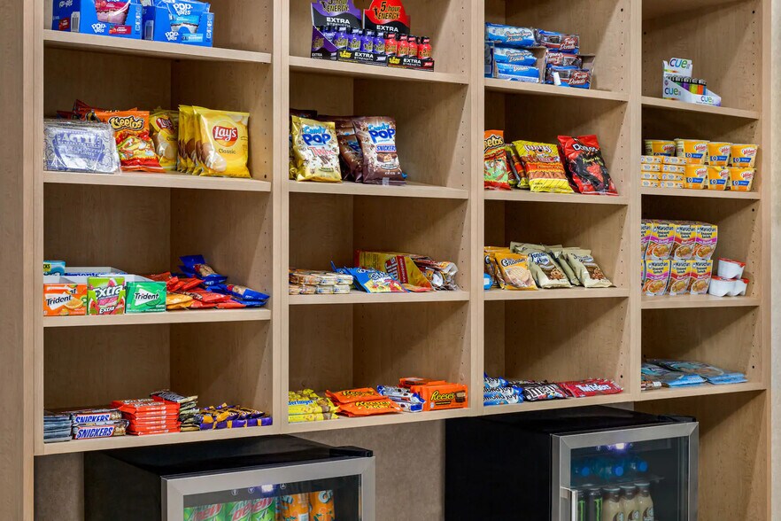 More Photos Of 2001 Leesburg Grove City Rd, Mercer Hotel For Sale