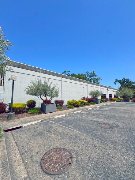 More Photos Of 5355 Skylane Blvd, Santa Rosa Flex For Lease