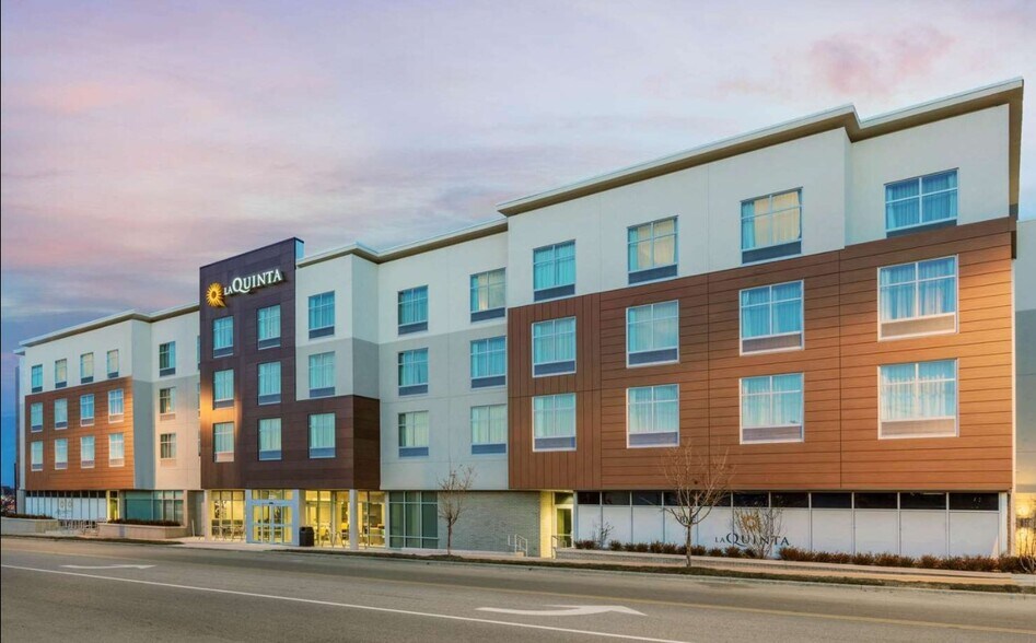 More Photos Of 2321 Troost Ave, Kansas City Hotel For Lease