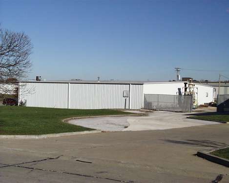 More Photos Of 106 N Central Dr, O'Fallon Warehouse For Lease