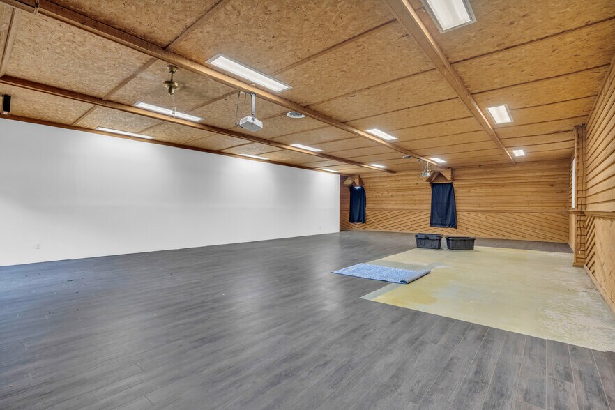 More Photos Of 252 Komplex Dr, Carnesville Warehouse For Sale