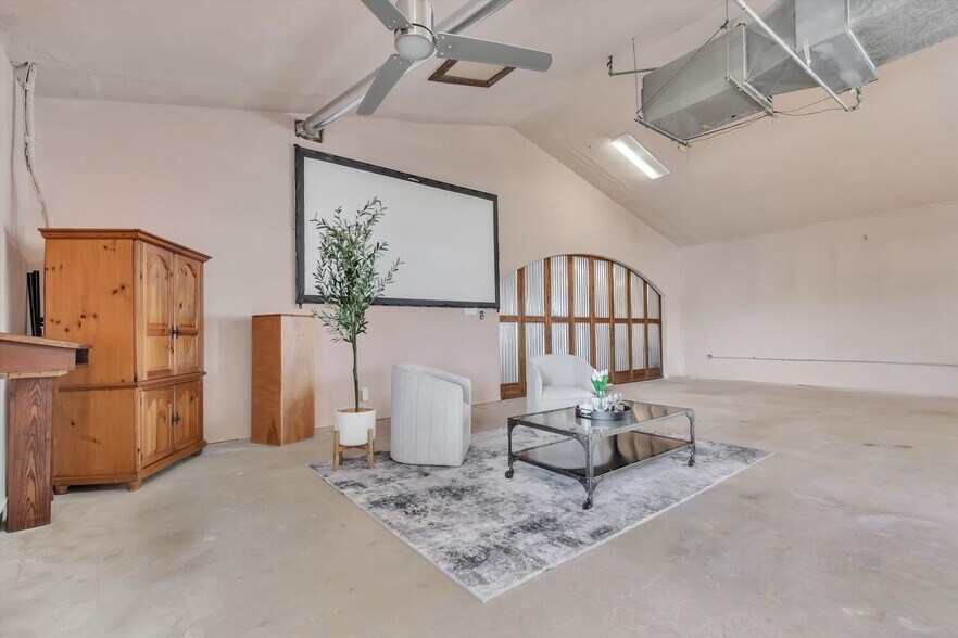 More Photos Of 4002 E Highway 290, Dripping Springs Freestanding For Sale
