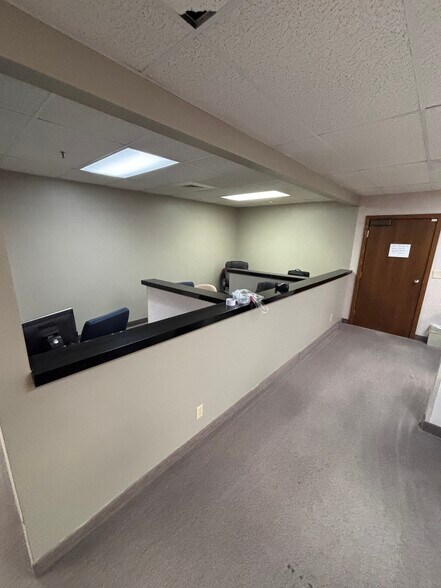 More Photos Of 456 Fulton St, Peoria Office For Sale