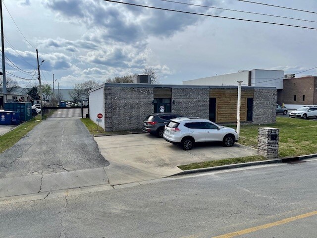 More Photos Of 900 Creekside Rd, Chattanooga Light Distribution For Sale