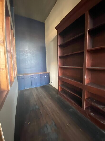 More Photos Of 116 Courthouse Sq, Edgefield Storefront For Lease