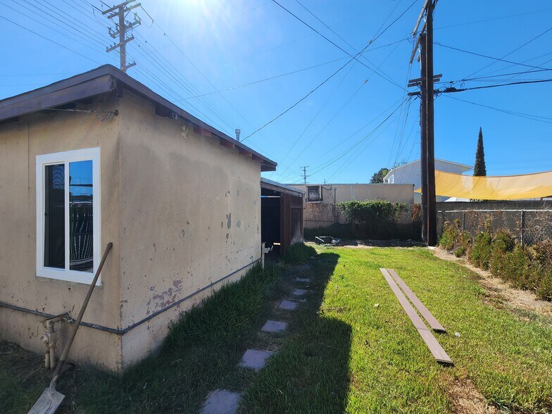 More Photos Of 8858 Flower St, Bellflower Freestanding For Lease