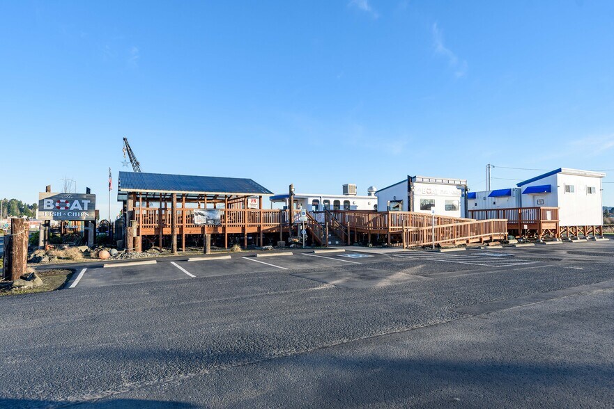 More Photos Of 102 Hall Ave, Coos Bay Restaurant For Sale