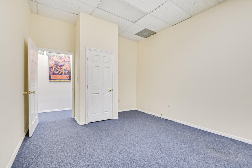 More Photos Of 22 Meridian Rd, Edison Medical For Sale