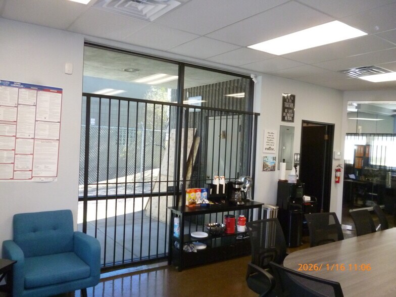 More Photos Of 1717 E Bell Rd, Phoenix Office For Lease