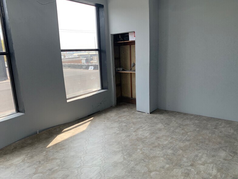More Photos Of 4260 Tackawanna St, Philadelphia Warehouse For Lease