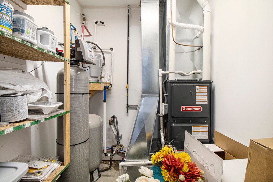 More Photos Of 9486 S Meridian Rd, Clarklake Light Manufacturing For Sale