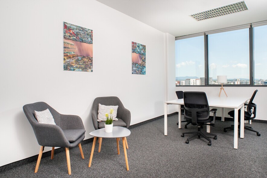 More Photos Of 28111 Firethorne, Katy Coworking Space