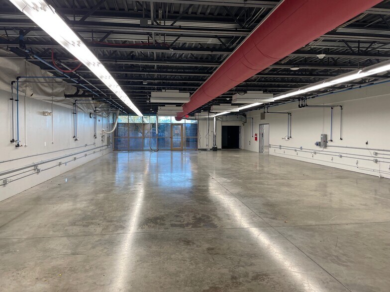 More Photos Of 23221 E Knox Ave, Liberty Lake Light Manufacturing For Lease