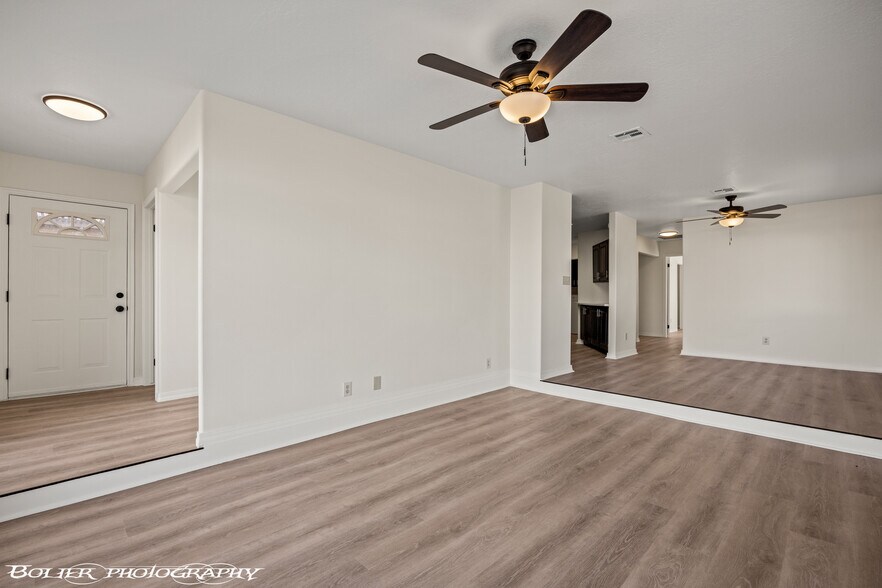 More Photos Of 320 E Old Mill Rd, Mesquite Office For Sale