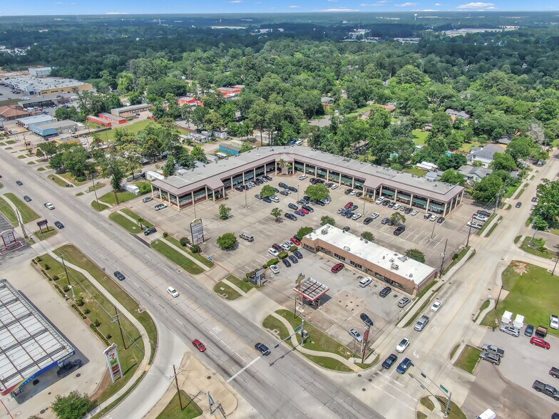 More Photos Of 1712 N Frazier St, Conroe General Retail For Sale