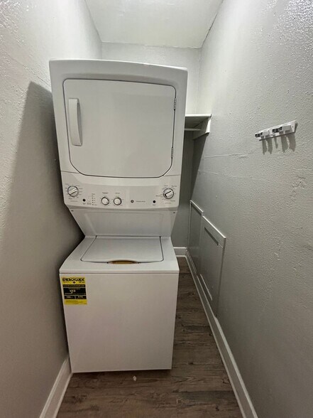 More Photos Of 1409 W Woodlawn Ave, San Antonio Apartments For Sale