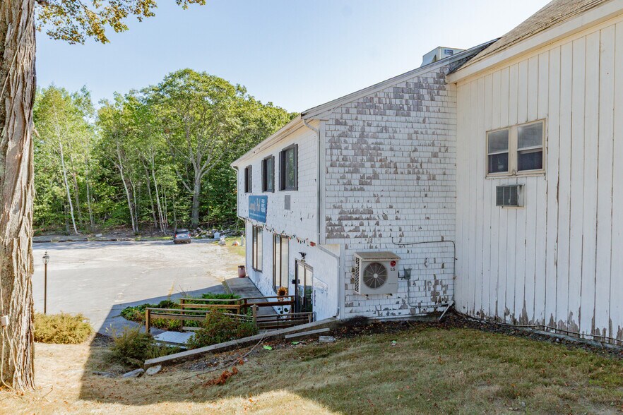 More Photos Of 10 Hardy Rd, Westbrook Freestanding For Sale