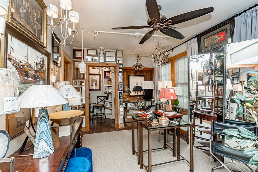 More Photos Of 545-555 S Foster Dr, Baton Rouge General Retail For Sale