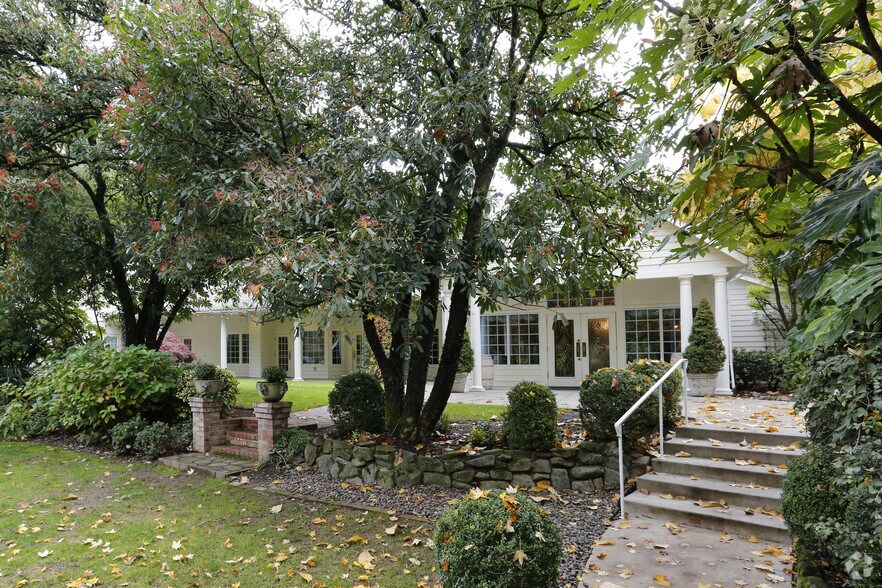 More Photos Of 3009 SE Chestnut St, Portland Lodge Meeting Hall For Lease