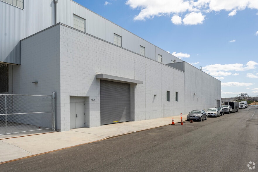 More Photos Of 153-44 S Conduit Ave, Jamaica Warehouse For Lease