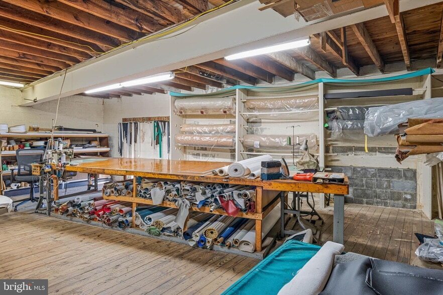 More Photos Of 112 Park Ave, Milford Flex For Sale