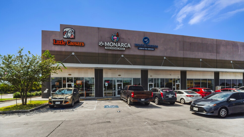 More Photos Of 10404 Gulf Fwy, Houston Storefront For Sale