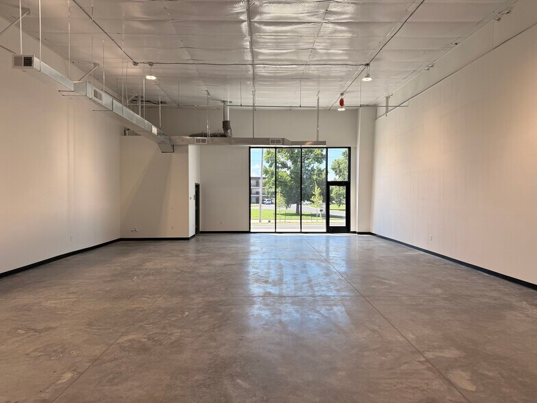 More Photos Of 3405 NW Jefferson St, Blue Springs Flex For Lease