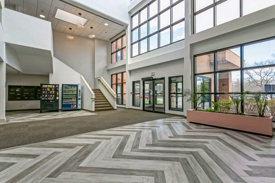 More Photos Of 400 Westage Business Center Dr, Fishkill Medical For Lease