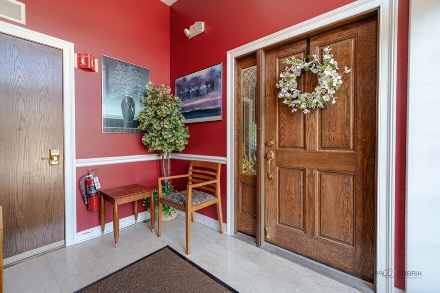 More Photos Of 1017-1019 W Park Ave, Libertyville Medical For Sale