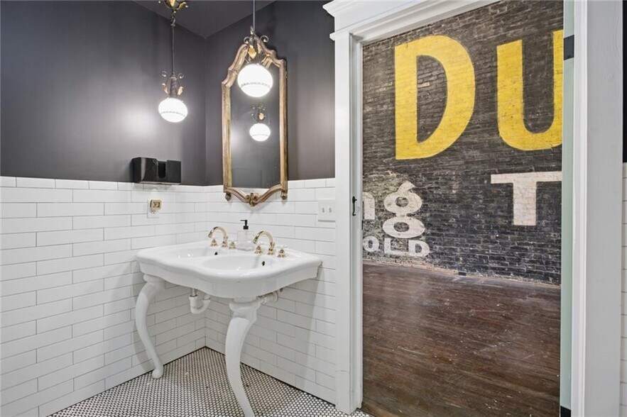 More Photos Of 230 E Main St, Walhalla Office For Sale