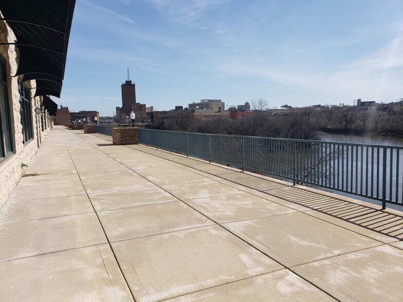 160 S River St, Aurora, IL 60506 Apartments For Sale