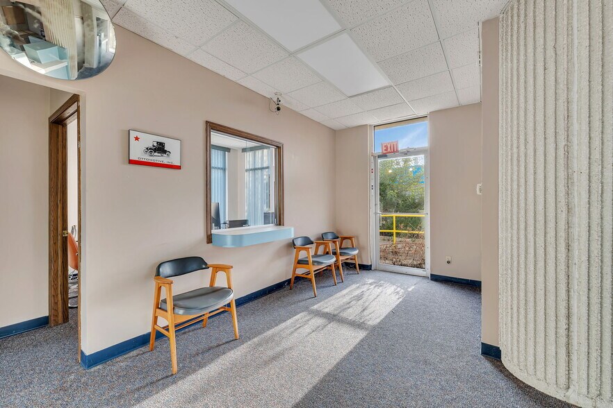 More Photos Of 24 Danny's Dr, Streator Bank For Sale