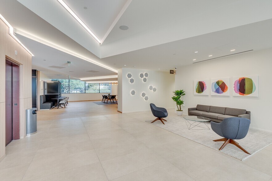 More Photos Of 15110 N Dallas Pky, Dallas Office For Lease