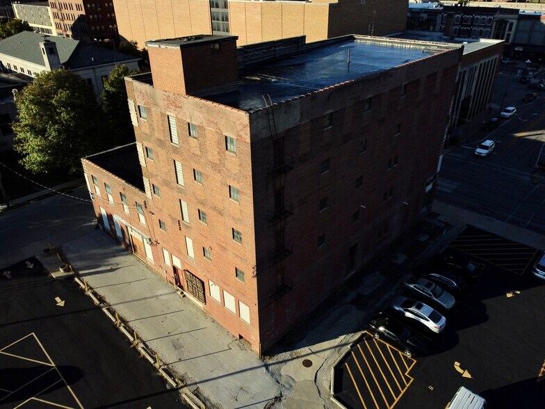 More Photos Of 503 N East St, Bloomington General Retail For Lease