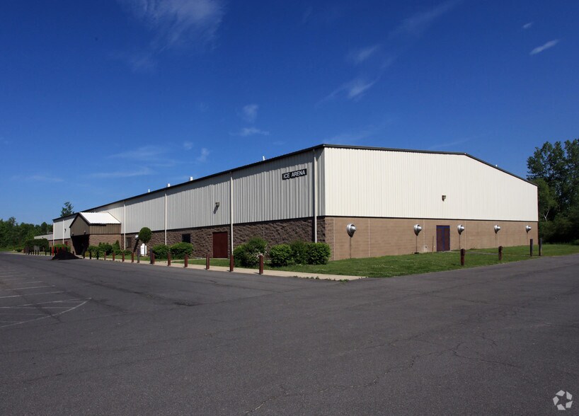 More Photos Of 2725 W Entry Rd, Baldwinsville Sports And Entertainment For Lease