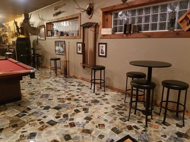 More Photos Of 120 S Echo St, Holdenville Bar For Sale