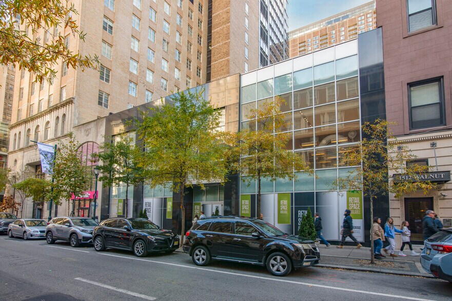 More Photos Of 1510 Walnut St, Philadelphia Storefront For Lease