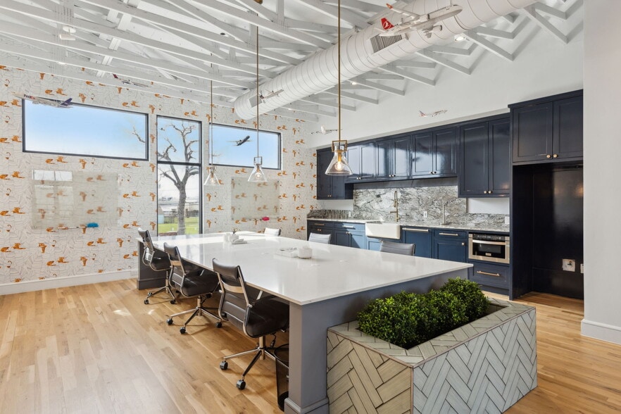 More Photos Of 4763 Algiers St, Dallas Loft Creative Space For Sale