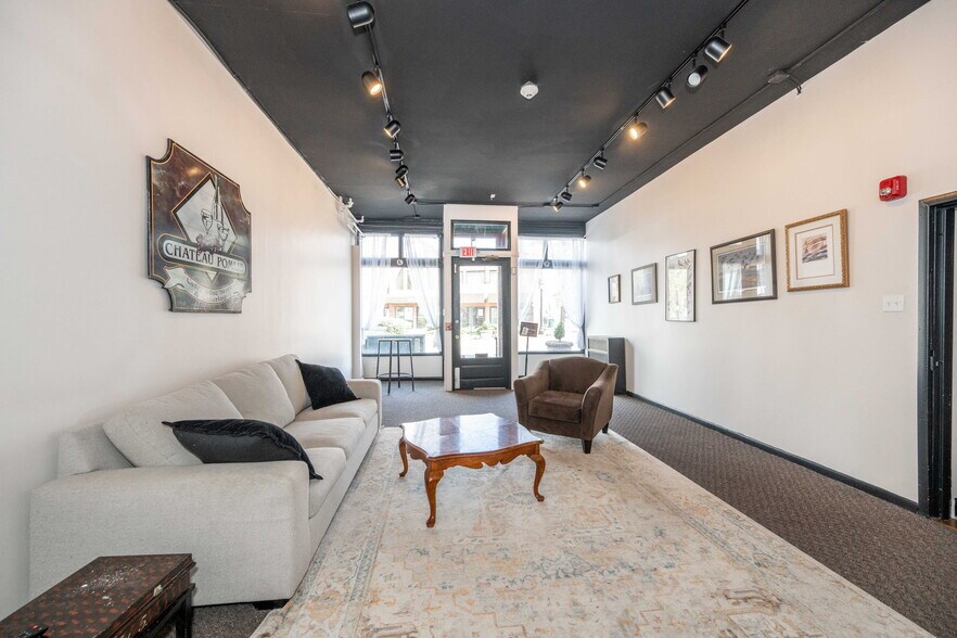 More Photos Of 2015 Madison rd, Cincinnati Storefront Retail Residential For Lease