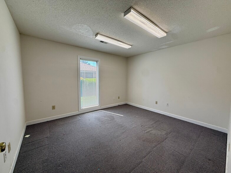 More Photos Of 2401-2411 S Charles Blvd, Greenville Office For Sale