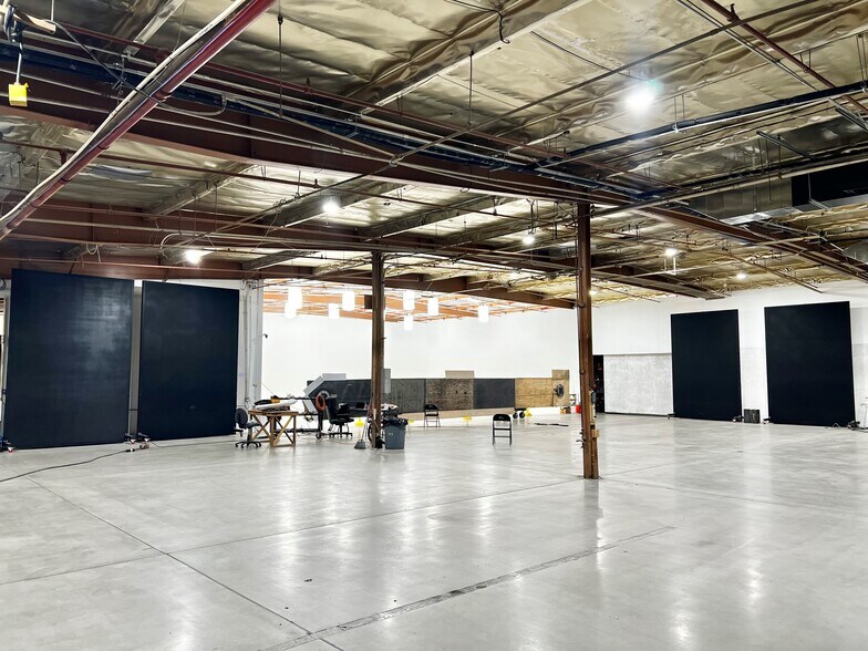 More Photos Of 5539 Riverton Ave, North Hollywood Manufacturing For Lease