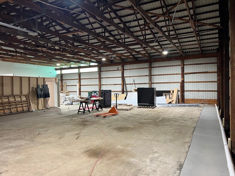 More Photos Of 5831 Seneca St, Elma Light Distribution For Lease