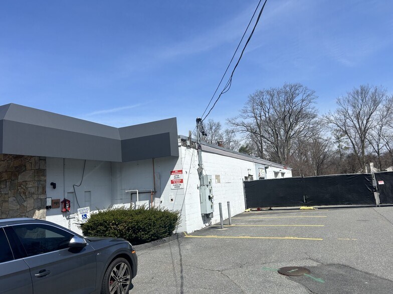 More Photos Of 374-376 Cambridge St, Burlington Unknown For Lease