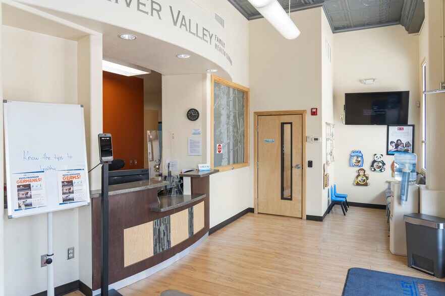 More Photos Of 308 Main St, Olathe Medical For Lease