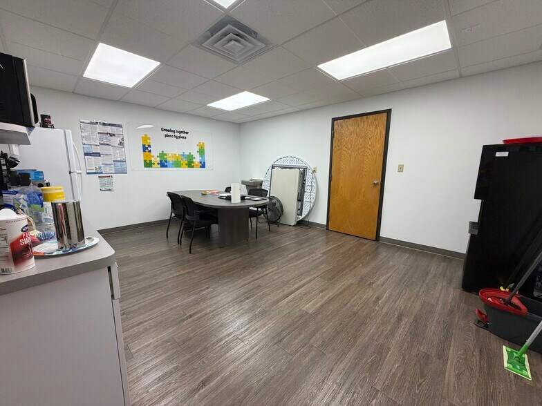 More Photos Of 850 S Marietta St, South Bend Light Manufacturing For Lease
