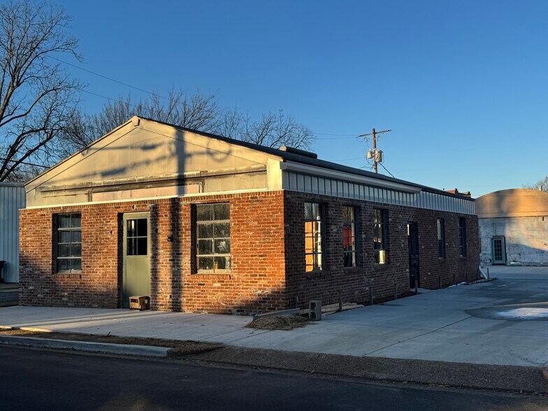 More Photos Of 2425 East St, Hernando Storefront Retail Office For Lease