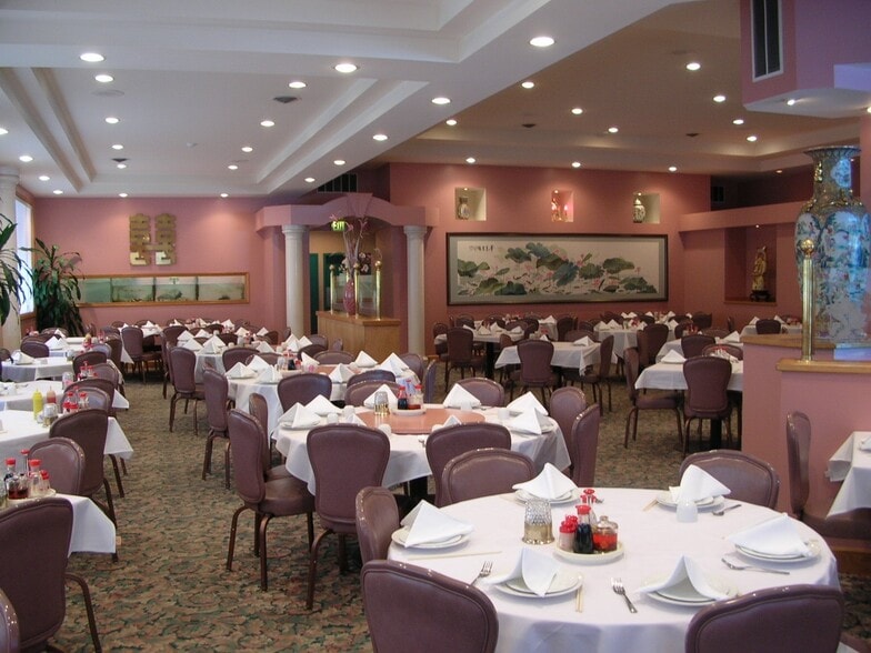 More Photos Of 494 Manor Plz, Pacifica Restaurant For Lease