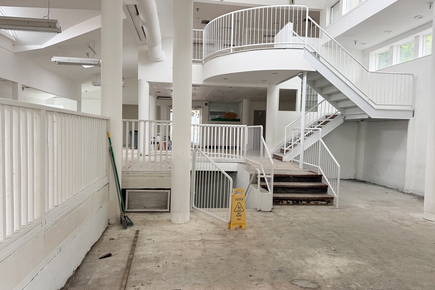 More Photos Of 125 E Jericho Tpke, Huntington Station Freestanding For Sale